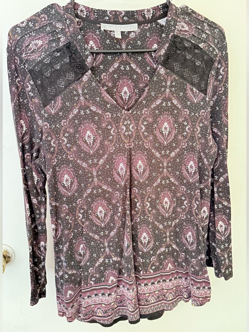 Daniel Rainn Women's Mauve Paisley Lace-Trim V-Neck Top
